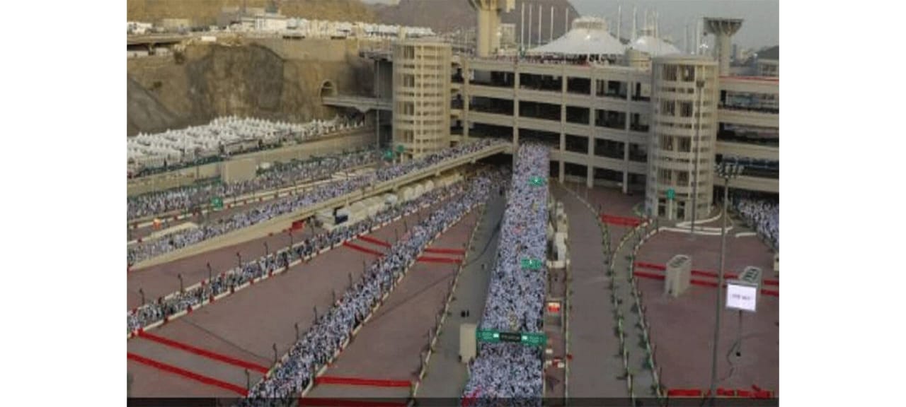بعد الوقوف بعرفة.. ضيوف الرحمن يبدؤون رمي جمرة العقبة الكبرى