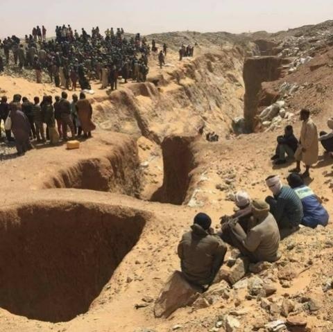 تزامنا مع حادث تنومر.. انهيار مقلع للتنقيب الأهلي في أكليب أندور