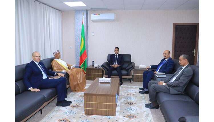 وزير الشؤون الإسلامية يبحث مع سفير سلطنة عُمان سبل تعزيز التعاون الثنائي