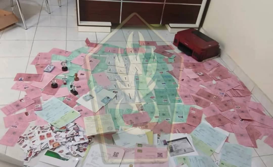 الدرك يوقف شبكة متخصصة في تزوير الوثائق الإدارية في نواكشوط