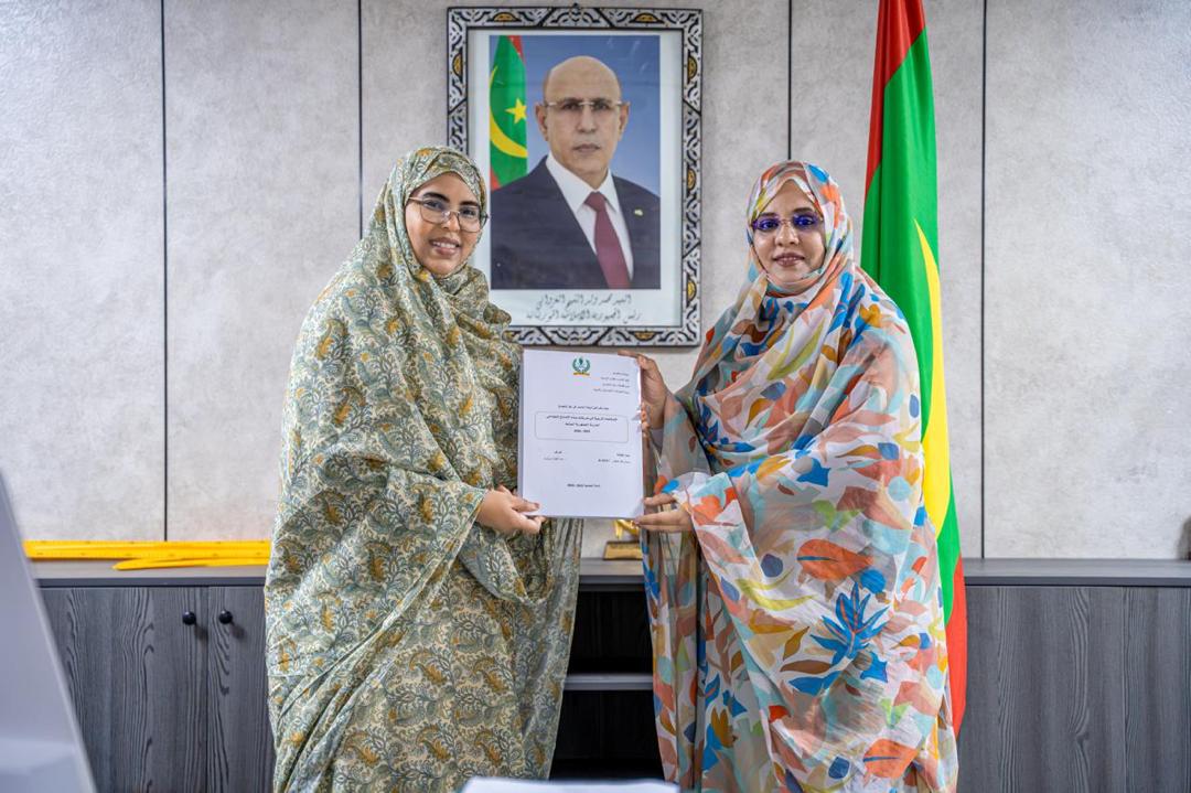 وزيرة التربية تتسلم دراسة حول المدرسة الجمهورية
