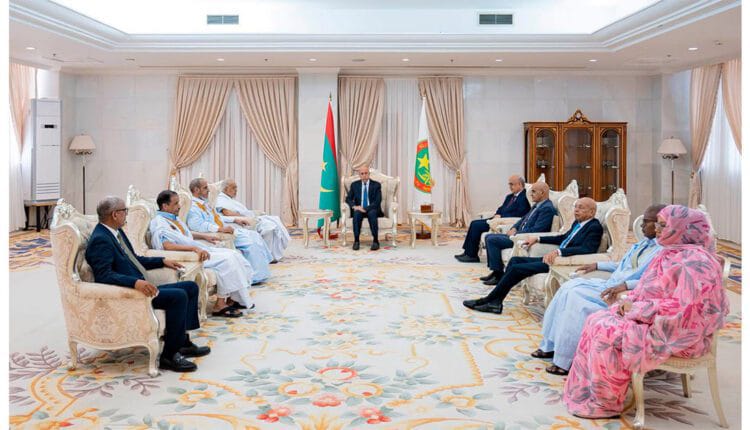 رئيس الجمهورية يستقبل المنسق المكلف بالحوار الوطني ورؤساء الأطراف السياسية المشاركة فيه