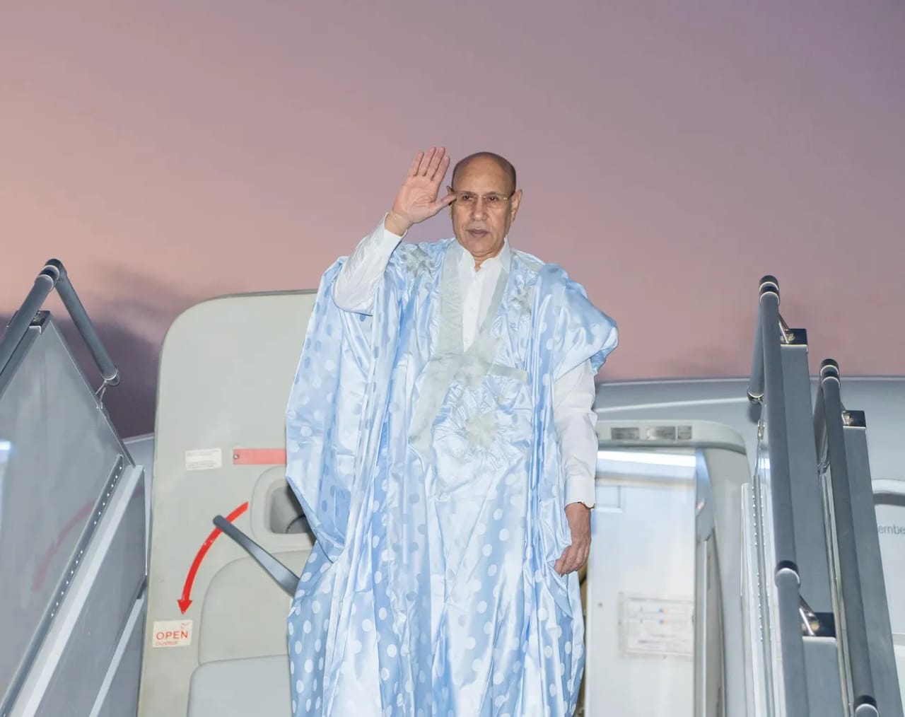 غزواني يغادر إلى ولاية آدرار في زيارة تشمل كل مقاطعاتها