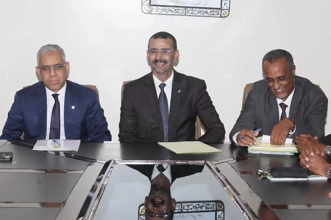 وزير الثقافة يتسلم مهامه من سلفه وينوه بأدائه