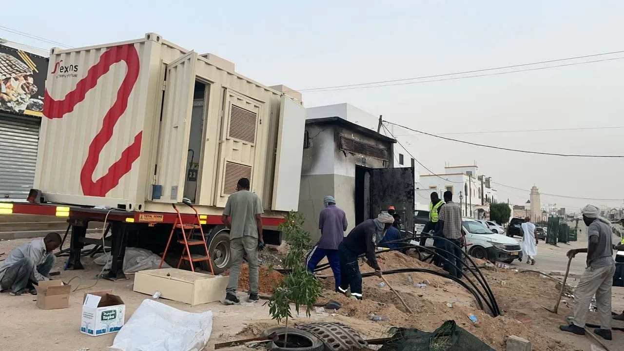 صوملك" تعلن عودة الكهرباء لحي بقالة الشباب في تيارت عبر محول مؤقت